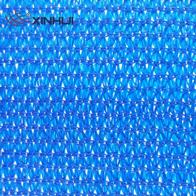 65 60 55 Siatka zacieniająca HDPE poddawana obróbce UV nad szklarnią z siatki warzywnej